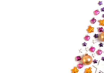 Naklejka na ściany i meble verschiedene Weihnachtsdekoration in Form eines Weihnachtsbaums auf weißem Hintergrund