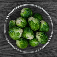 Rosenkohl in einer Glasschale