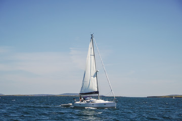 Obraz premium Sailing a yacht in open sea in Ireland