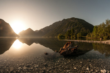 Sonnenaufgang am Heiterwanger See, Österreich
