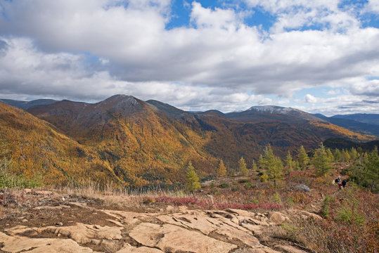 Sentier du Mont Olivine &agrave; l'automne dans le parc national de la Gasp&eacute;sie
