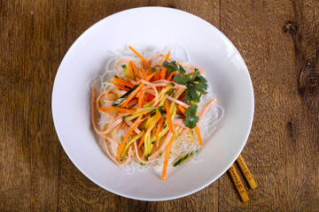 Salad vith noodle and vegetables