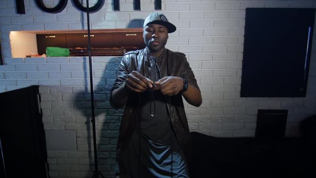 4K Hocus Pocus with ring and lace.