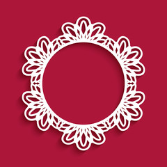 Circle frame with lace border pattern