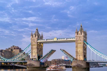 Photo sur Plexiglas Tower Bridge Levée du Tower Bridge de Londres