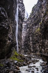 Obraz premium Wandern in den Schweizer Alpen, Berner Oberland, Gletscher Schlucht, Grindelwald, Schweiz