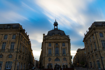 Fototapeta na wymiar Ciel dynamique à Bordeaux.
