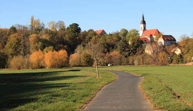 Elberadweg bei Zehren im Oktober