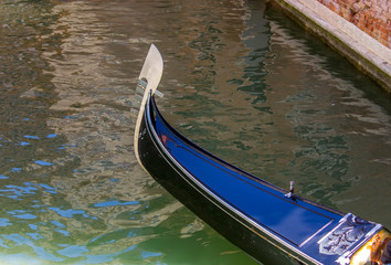 Fototapeta na wymiar Gondola in the Venice canal