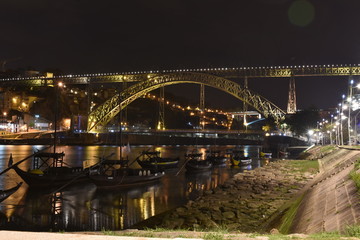 Fototapeta na wymiar D Luis I bridge at night