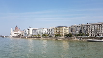Obraz premium Buildings in Budapest seen from the Danube