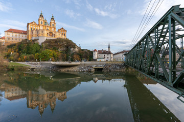 Stift Melk mit Wasserspiegelung