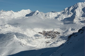 Val Thorens ski resort in the distance