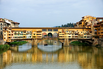 Fototapeta na wymiar Ponte Vecchio over Arno River