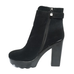 Obraz premium Women's demi-season shoes leather isolated on white background