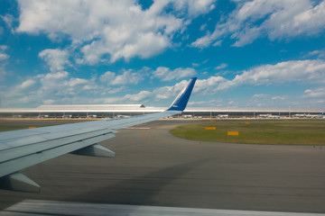 離陸する飛行機