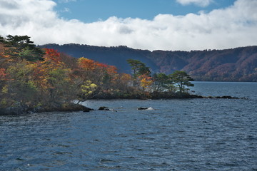 十和田湖の紅葉（日本）