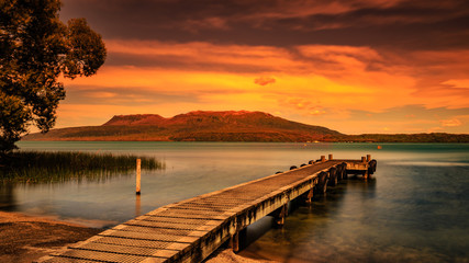 Fototapeta na wymiar golden hour lake view