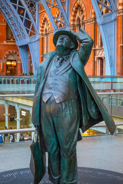 The Betjeman statue of sir John Betjeman at St. Pancras station in London, UK