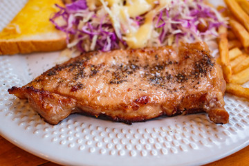 Black pepper steak served with vegetable salad.