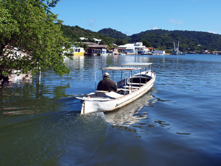 Fototapeta na wymiar Water Taxi in Oak Ridge, Santos Guardiola, Roatan