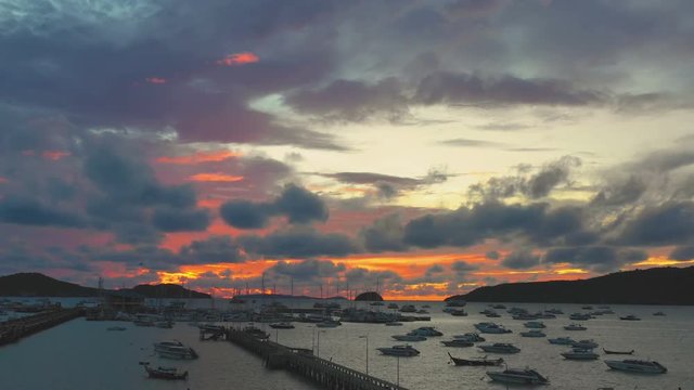 Chalong marina is a center for intense boating activity.Chalong Yacht Club which organises regular sailing races.make its base here and its bar is a favourite spot for sailors to swap yarns and party.