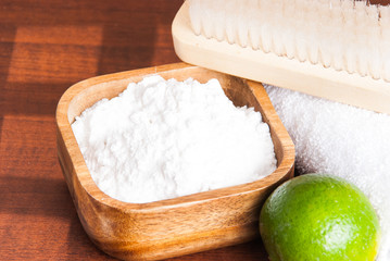 sodium bicarbonate (cleaning agent)