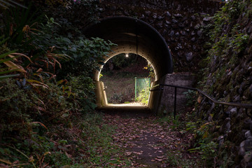 トンネル