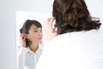 ヘアスタイルを気にする女性