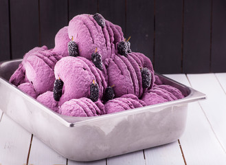 Ice Cream With Mulberry