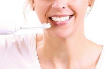 woman brushing her teeth