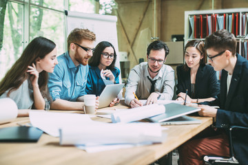 Group of office workers meeting to discuss ideas.