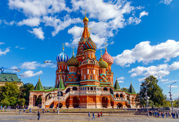 Sint-Basiliuskathedraal en Kremlin . van Moskou