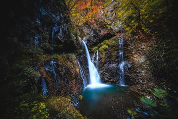 紅葉の裏見ノ滝