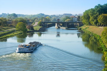 Toul, balade le long de la moselle
