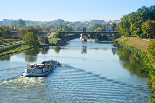 Toul, balade le long de la moselle