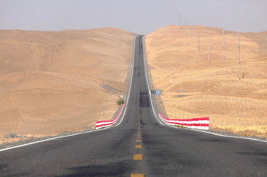 Xinjiang tarim desert highway
