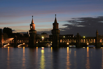 Fototapeta premium Berlin Oberbaumbrücke at night