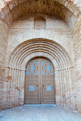 Puerta de entrada a la Iglesia de San Miguel, Grajal de Campos, León, España.