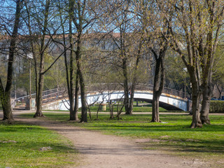 Pedestrian bridge in the Park