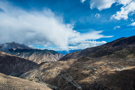 Tibet BaSu turn 72 mountain scenery