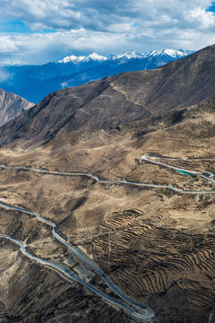 Tibet BaSu turn 72 mountain scenery