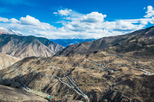 Tibet BaSu turn 72 mountain scenery