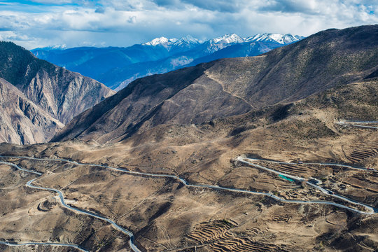 Tibet BaSu turn 72 mountain scenery
