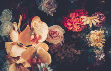 Künstliche Blumenwand für Hintergrund im Vintage-Stil