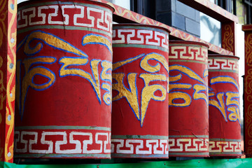 Fototapeta na wymiar Tibetan rotatable cylindrical structure