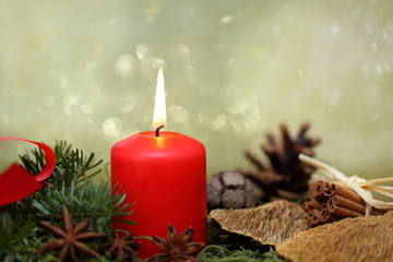 brennende Kerze an Weihnachten