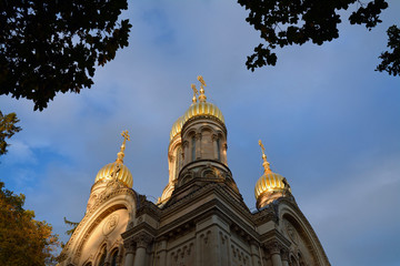 Fototapeta na wymiar russisch-orthodoxe kirche auf dem wiesbadener neroberg