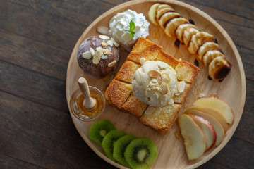 honey toast, sweet dessert in cafe