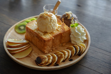honey toast, sweet dessert in cafe